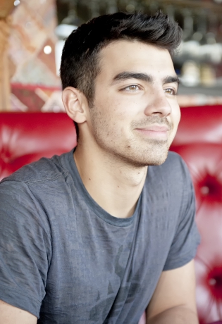 Qampa with joe jonas about starting a solo career and his new album fastlife